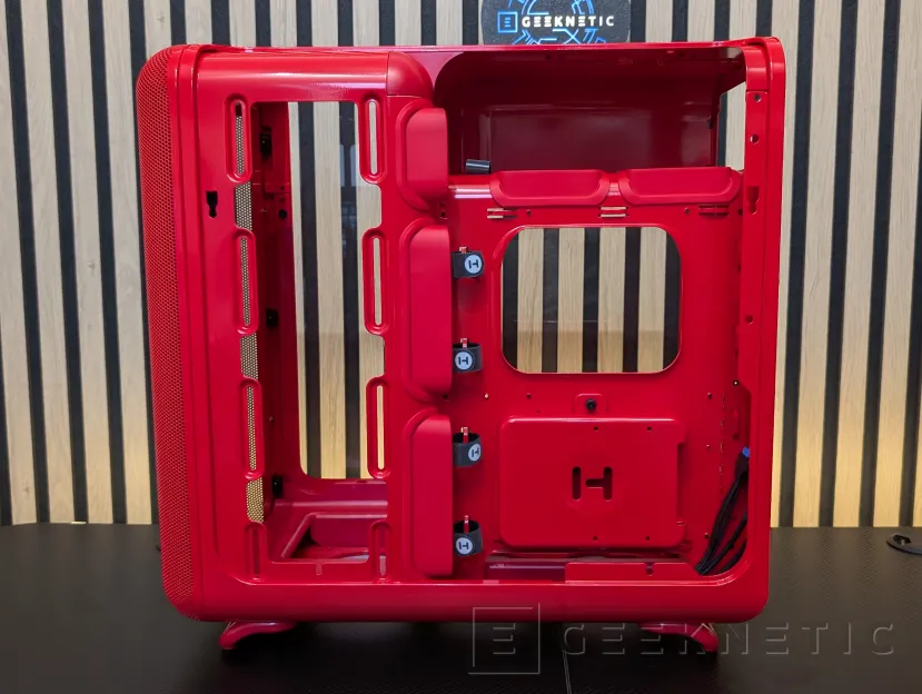 Geeknetic HYTE X50 Review 16