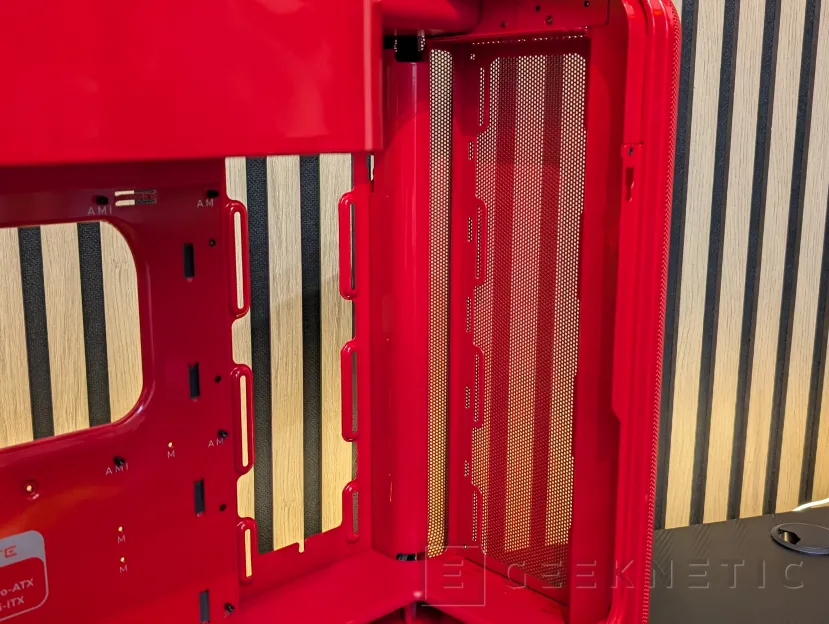 Geeknetic HYTE X50 Review 11