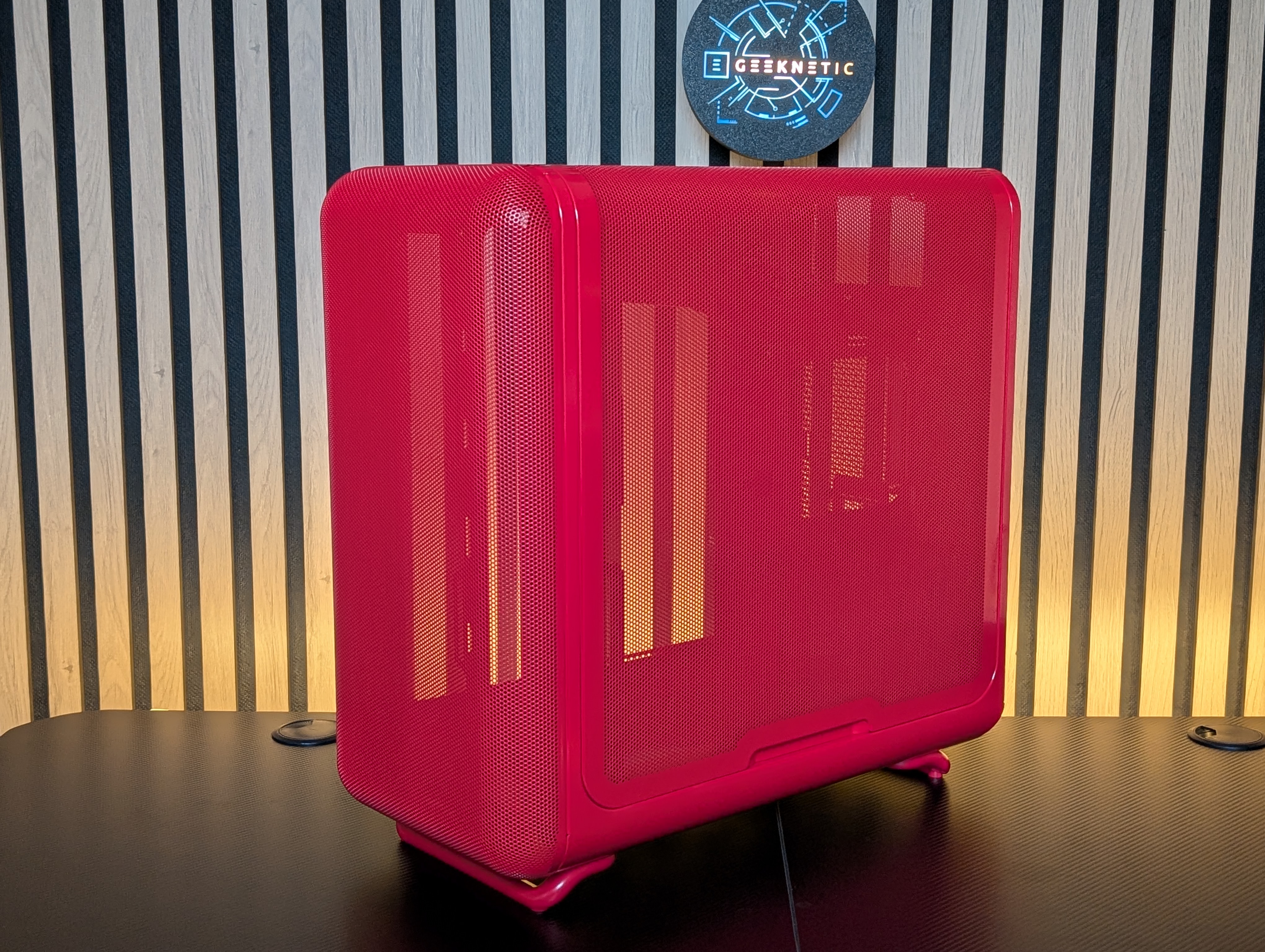 Geeknetic HYTE X50 Review 4