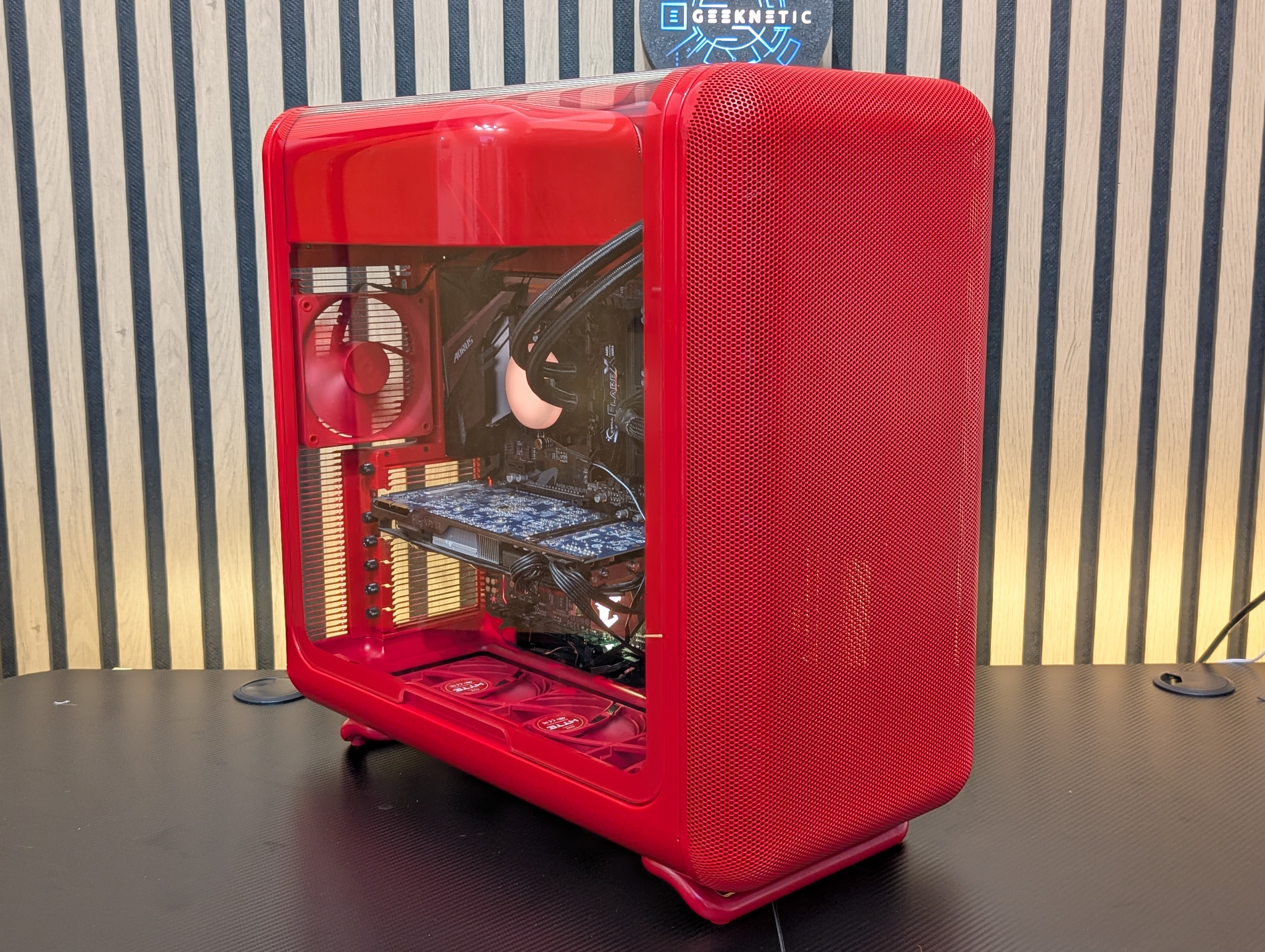 Geeknetic HYTE X50 Review 10