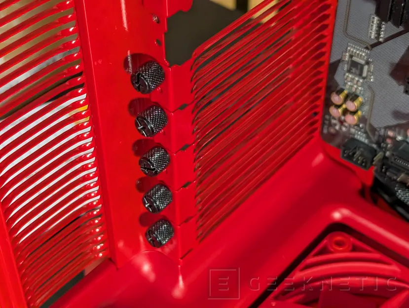 Geeknetic HYTE X50 Review 23