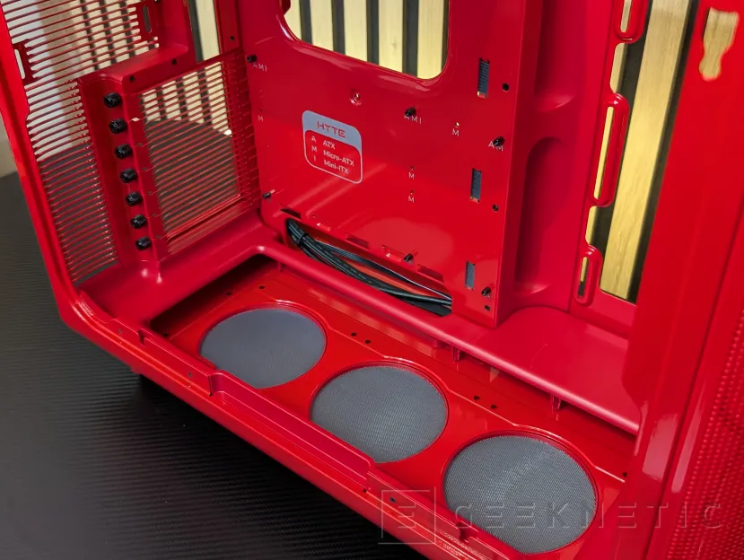 Geeknetic HYTE X50 Review 12