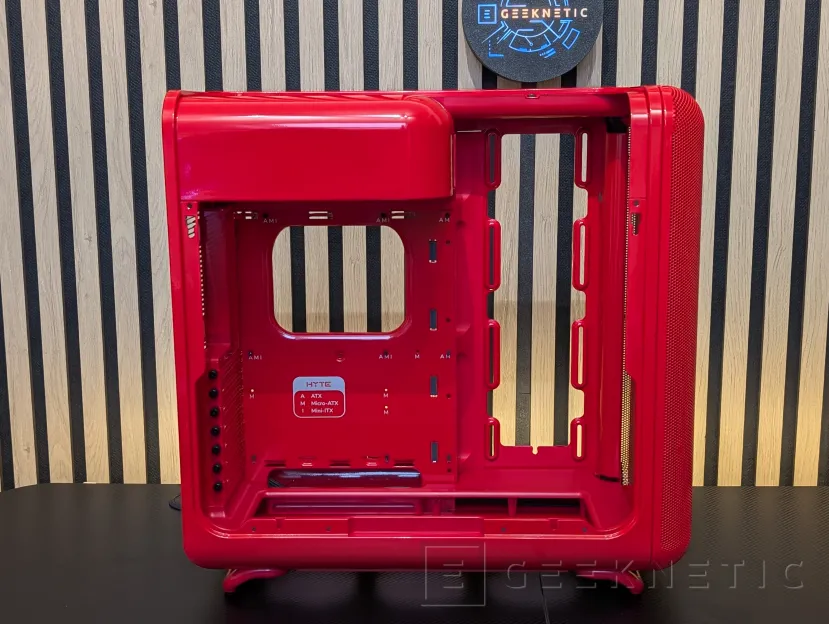 Geeknetic HYTE X50 Review 6