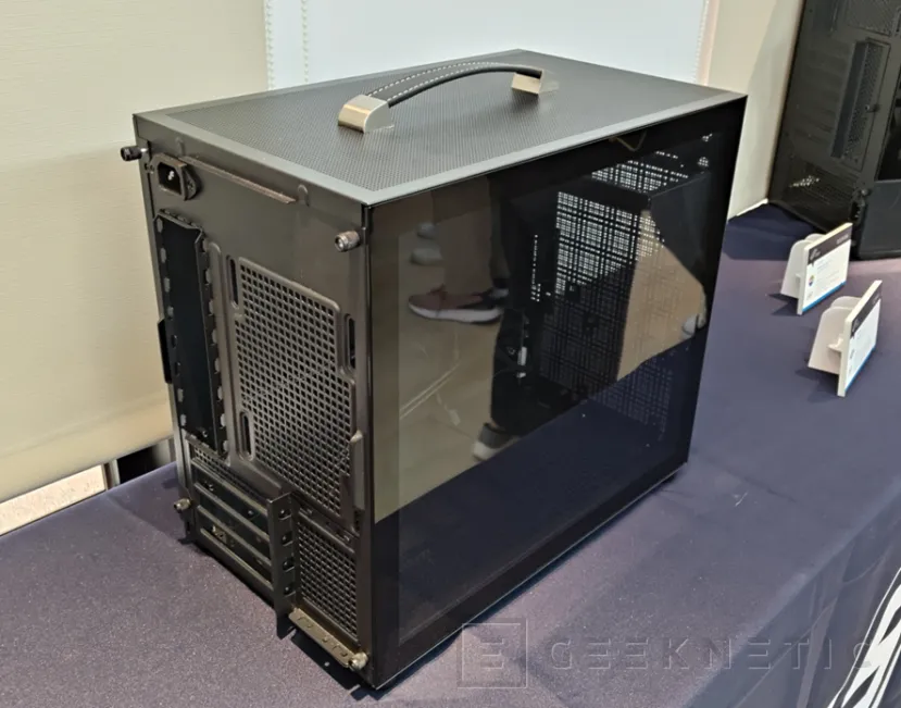 Geeknetic Formato panorámico, "Ultra Torres" y mucho más entre las novedades en cajas de PC de FSP  4