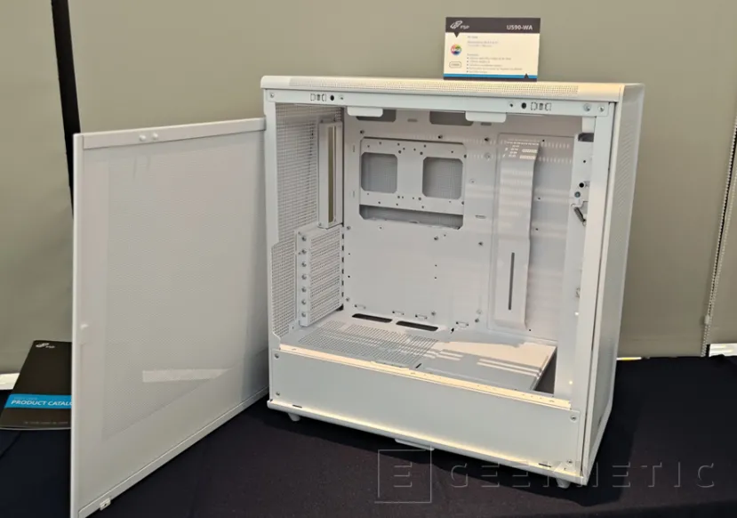 Geeknetic Formato panorámico, "Ultra Torres" y mucho más entre las novedades en cajas de PC de FSP  2