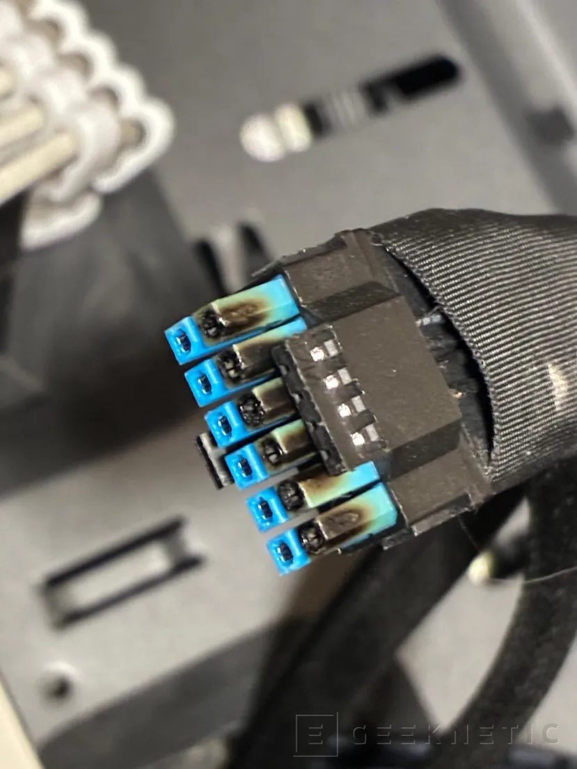 Geeknetic Siguen los casos de la Sapphire Radeon RX 9070 XT Nitro+ con el conector quemado, esta vez después de casi un año de uso 1