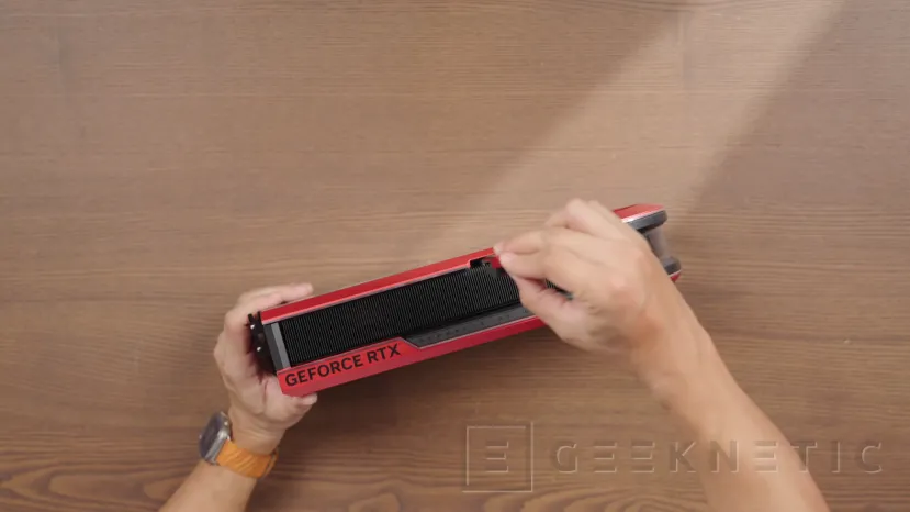 Geeknetic ASUS también tiene disponible la ROG RTX 5090 MATRIX Edición Especial para China con 24 GB de VRAM 1