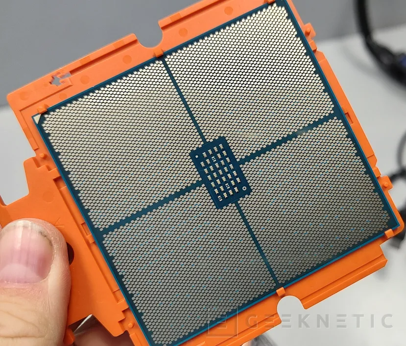 Geeknetic AMD EPYC 9374F Review 4
