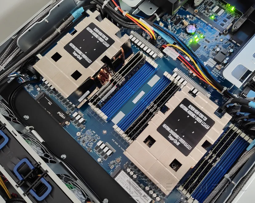 Geeknetic AMD EPYC 9374F Review 10