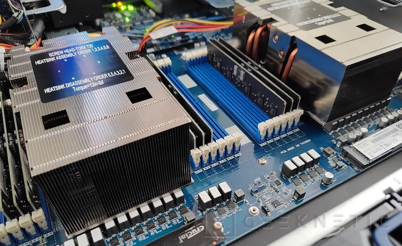 Geeknetic AMD EPYC 9374F Review 12