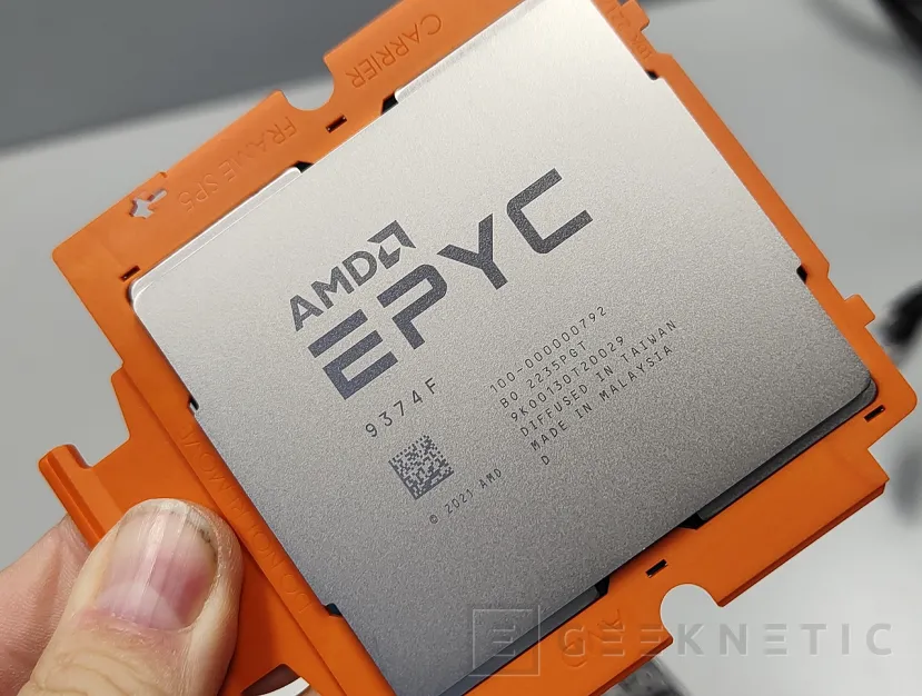 Geeknetic AMD EPYC 9374F Review 3