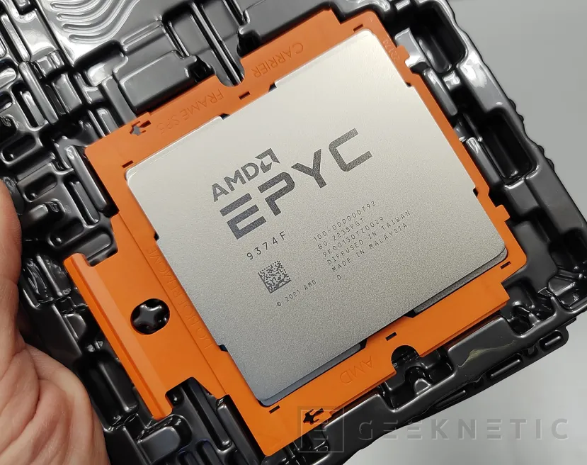 Geeknetic AMD EPYC 9374F Review 1