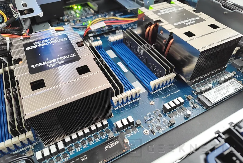 Geeknetic Gigabyte Rack Server R283-Z96-AAE1 2