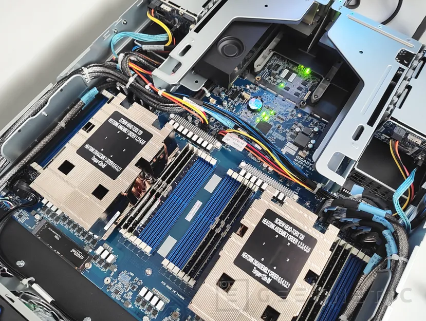 Geeknetic Gigabyte Rack Server R283-Z96-AAE1 24