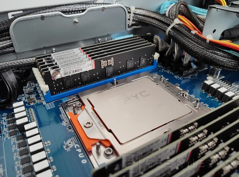 Geeknetic Gigabyte Rack Server R283-Z96-AAE1 10