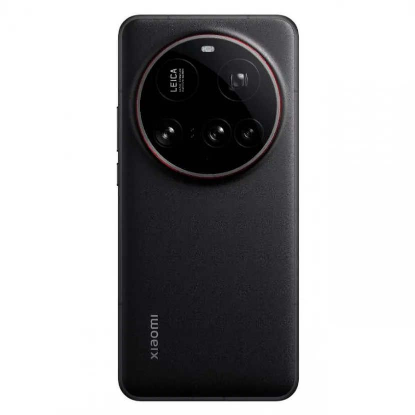 Geeknetic Se ha dejado ver el Xiaomi 15 Ultra en dos colores y con una isla de cámara redonda como en modelos anteriores. 2