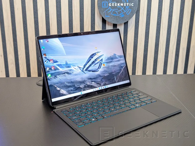 Geeknetic ASUS ROG Flow Z13 2025 Review con AMD Ryzen AI MAX+ 395 1