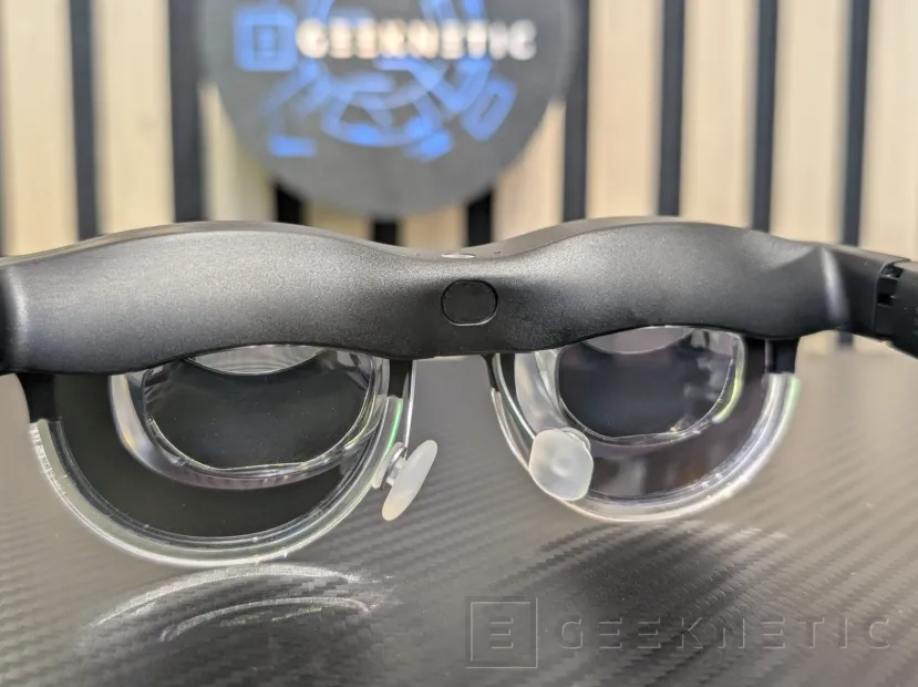 Geeknetic ASUS AirVision M1 Review 4