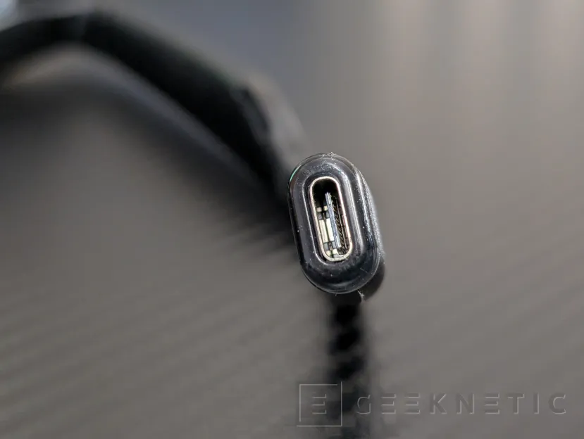 Geeknetic ASUS AirVision M1 Review 7