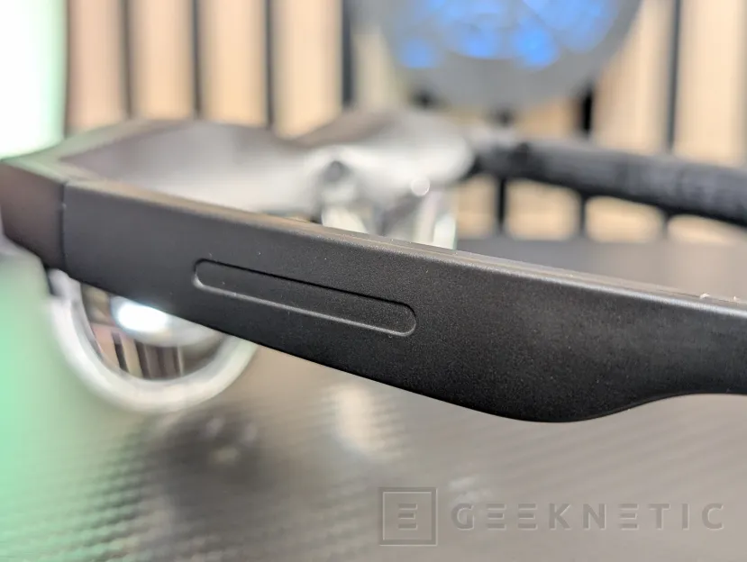 Geeknetic ASUS AirVision M1 Review 6