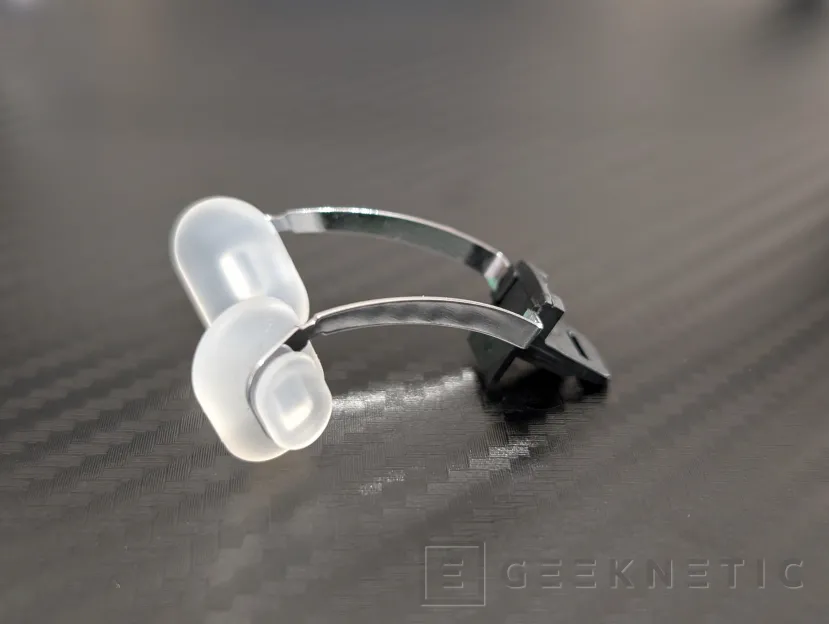 Geeknetic ASUS AirVision M1 Review 9
