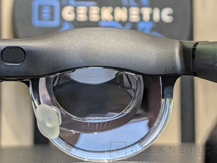 Geeknetic ASUS AirVision M1 Review 2