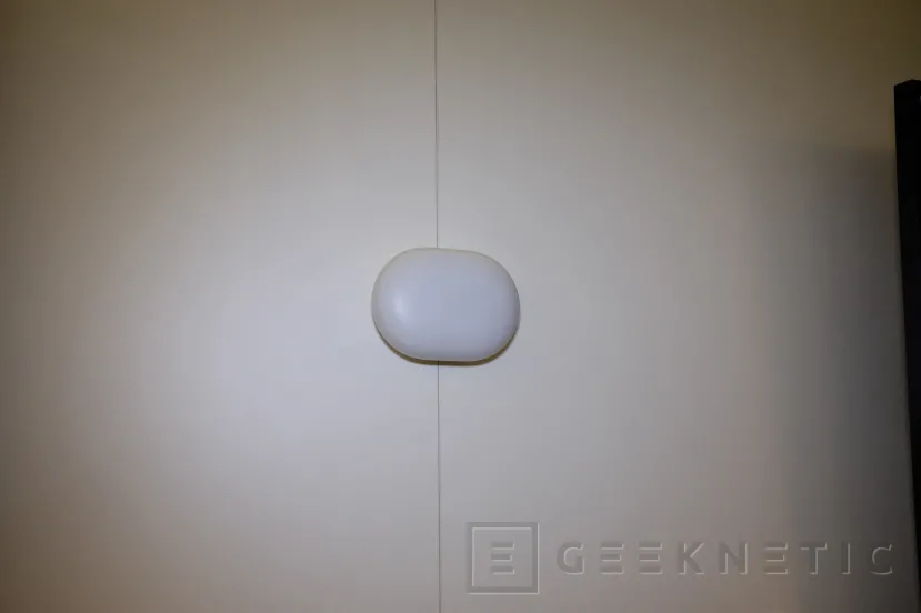 Geeknetic Logitech muestra sus nuevos dispositivos para control de videoconferencias, un sensor de estado de sala y una nueva pantalla interactiva de 65&quot; 3