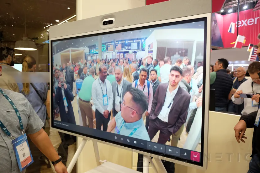 Geeknetic Logitech muestra sus nuevos dispositivos para control de videoconferencias, un sensor de estado de sala y una nueva pantalla interactiva de 65&quot; 4