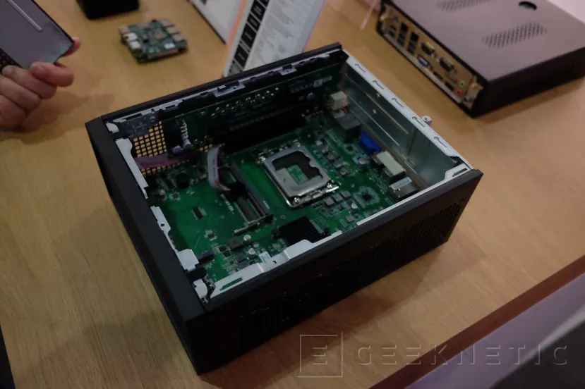 Geeknetic Nuevos MiniPC ECS como el Liva X3A con Android, CPU ARM y sistema modular para añadir 4G o PoE 5