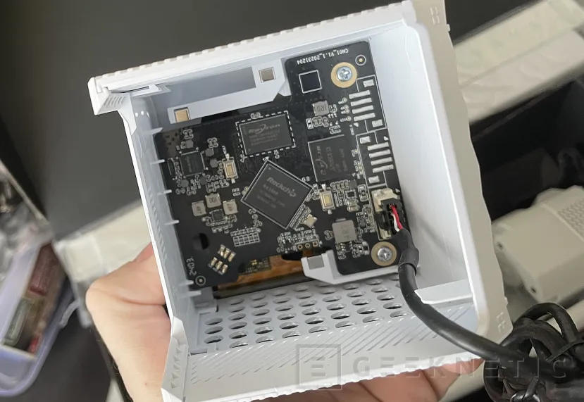 Geeknetic TRYX PANORAMA ARGB 360 White Review 19