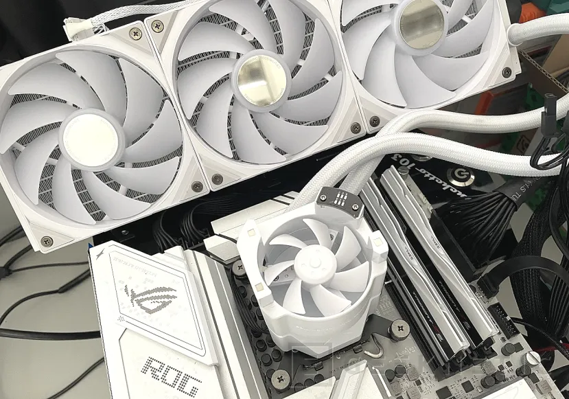 Geeknetic TRYX PANORAMA ARGB 360 White Review 24