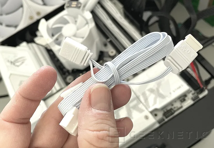 Geeknetic TRYX PANORAMA ARGB 360 White Review 27