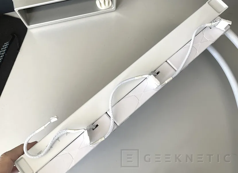 Geeknetic TRYX PANORAMA ARGB 360 White Review 6