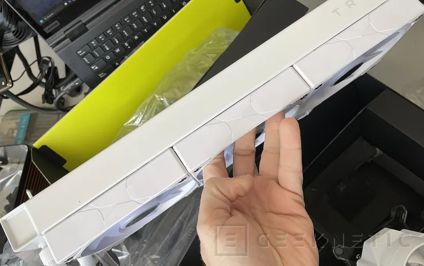 Geeknetic TRYX PANORAMA ARGB 360 White Review 5