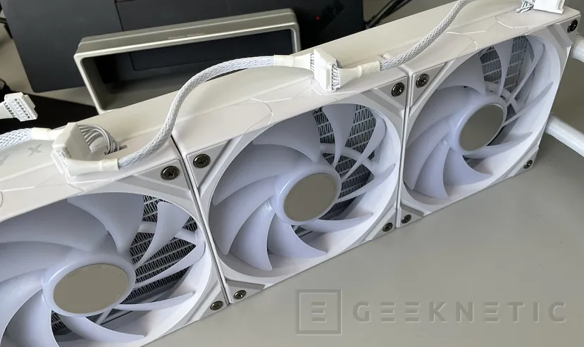 Geeknetic TRYX PANORAMA ARGB 360 White Review 14