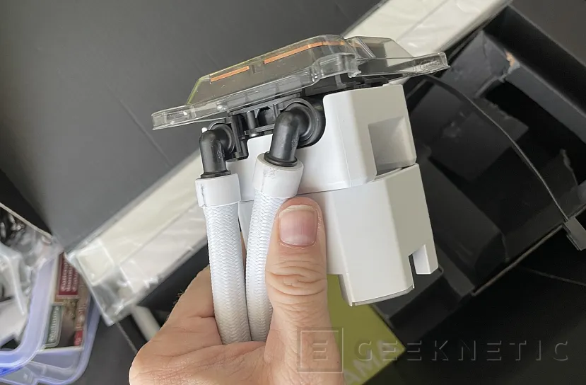 Geeknetic TRYX PANORAMA ARGB 360 White Review 8