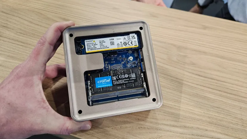Geeknetic Sapphire ha mostrado una nueva gama de MiniPCs con procesadores AMD Ryzen AI 300 y diminutas dimensiones 1