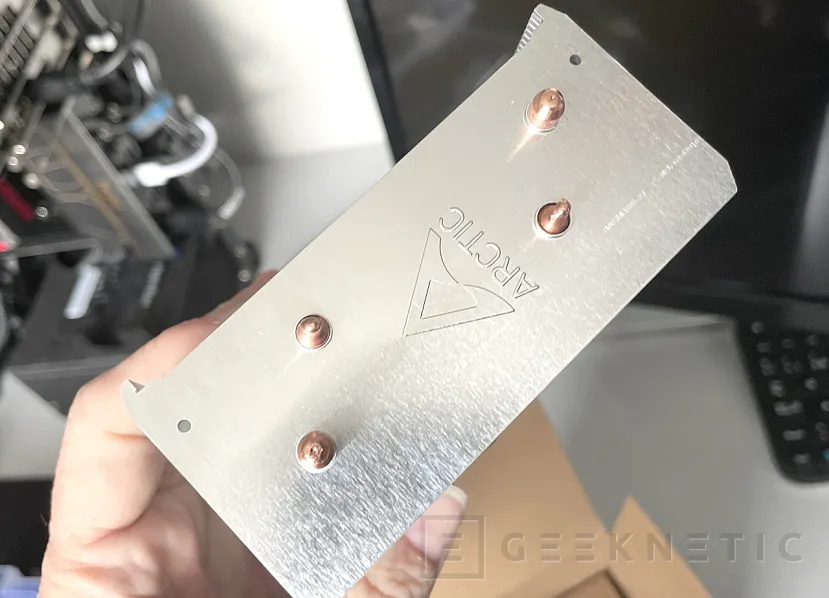Geeknetic Arctic Freezer 8i Review 6