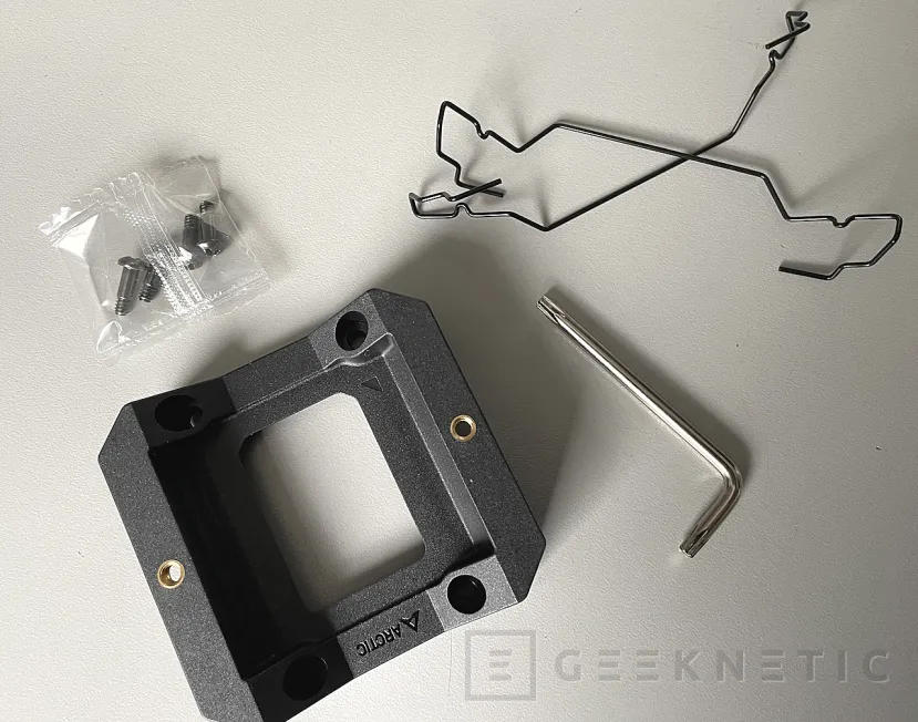 Geeknetic Arctic Freezer 8i Review 10