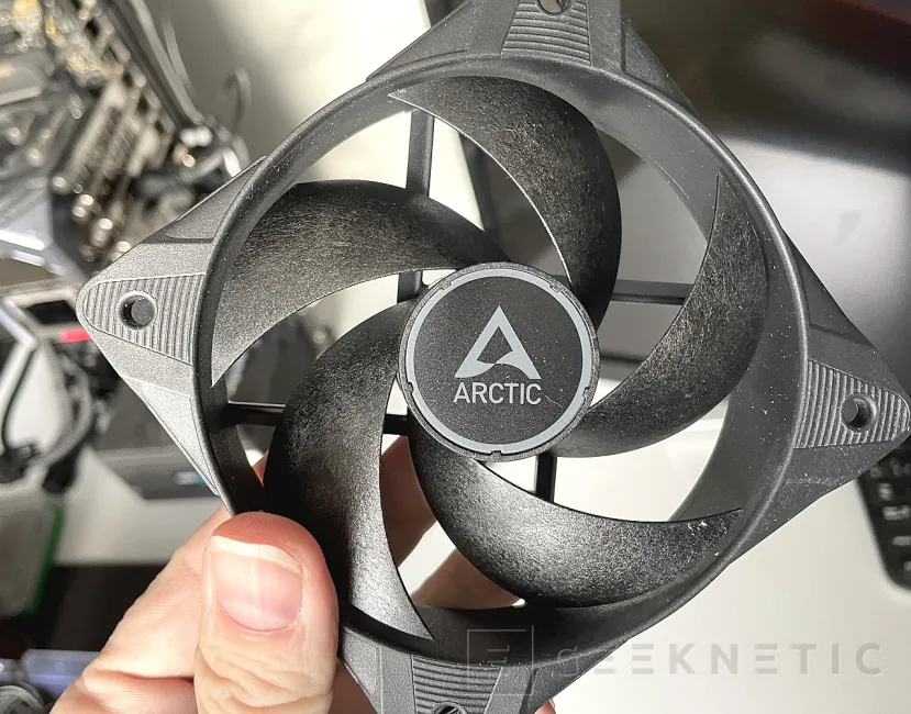 Geeknetic Arctic Freezer 8i Review 14
