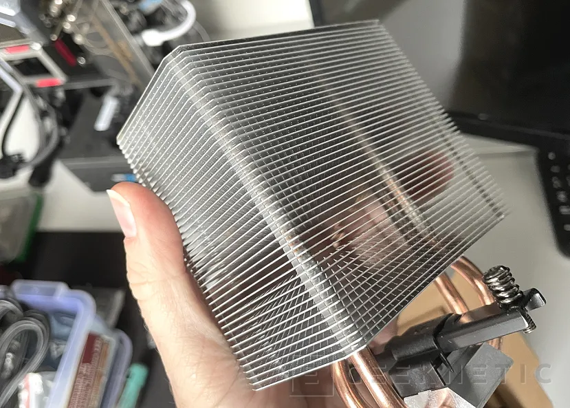 Geeknetic Arctic Freezer 8i Review 7