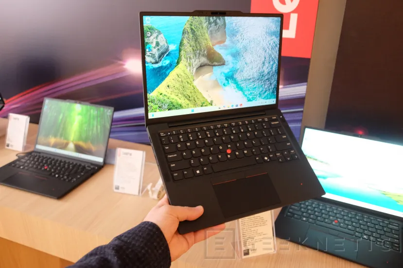 Geeknetic Diseños plegables, convertibles y con 3D en la nueva gama de portátiles profesionales de Lenovo 4