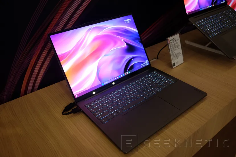 Geeknetic Nuevos portátiles Lenovo Yoga con IA y paneles OLED de alta resolución 1