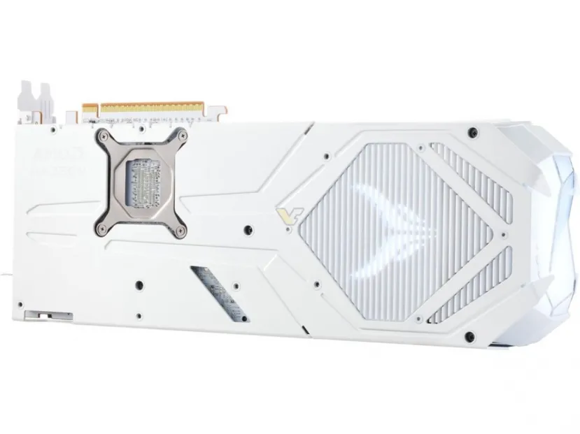 Geeknetic Se deja ver la AMD PowerColor Radeon Red Devil Spectral White Edition completamente en blanco 3