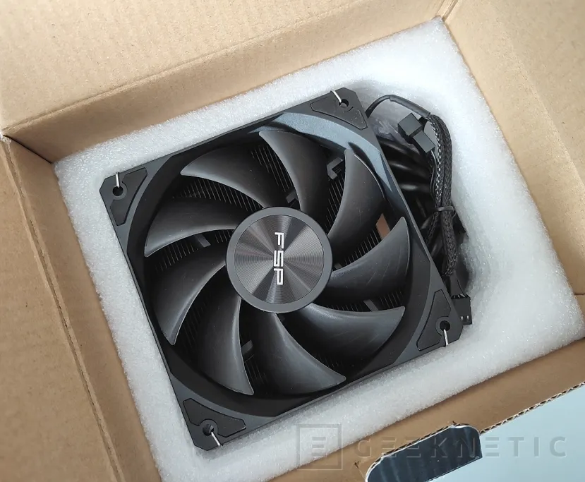 Geeknetic FSP MP7-B Review 3