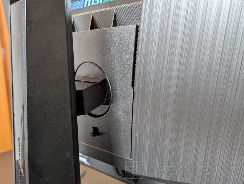 Geeknetic MSI MPG 322URX QD-OLED Review 2
