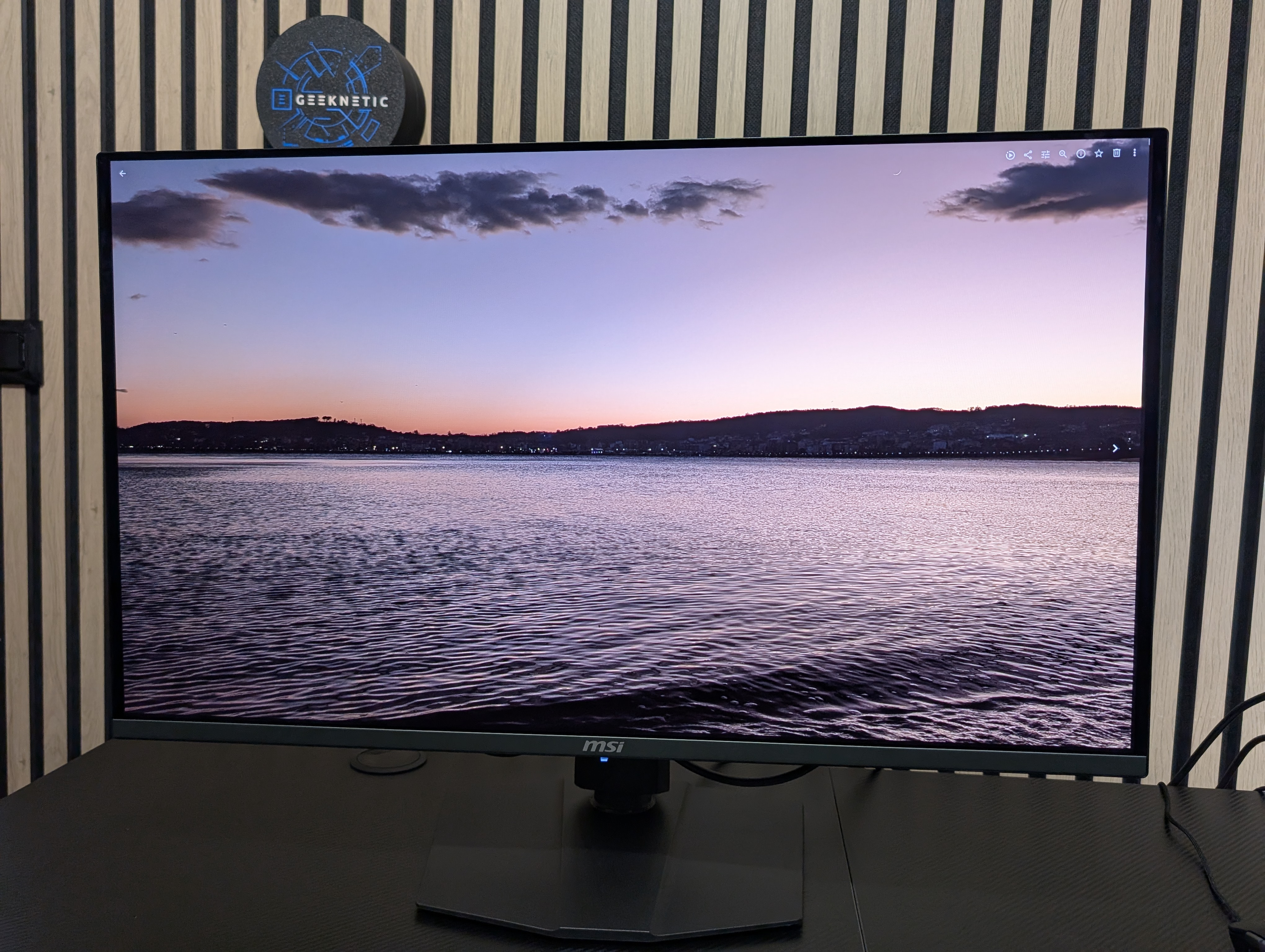 Geeknetic MSI MPG 322URX QD-OLED Review 1