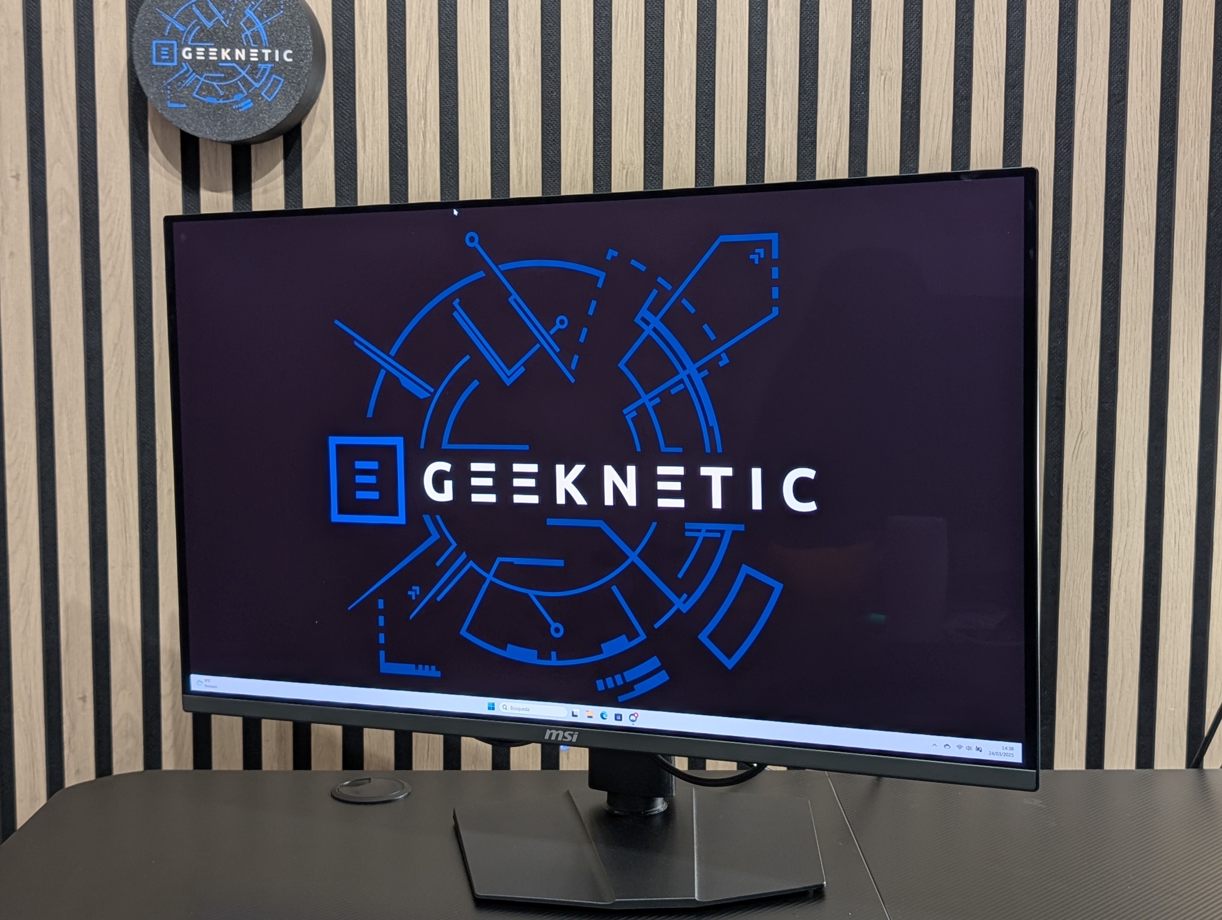 Geeknetic MSI MPG 322URX QD-OLED Review 7