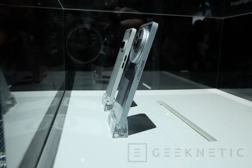 Geeknetic Los Nothing Phone (3a) y su variante Pro se desvelan en el MWC 2025 con el Snapdragon 7s Gen 3 3