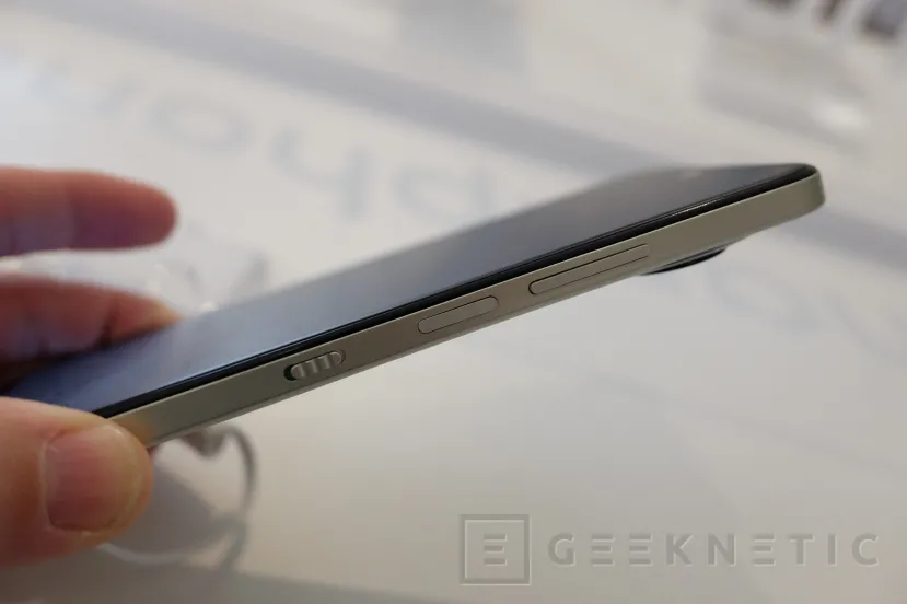 Geeknetic Pantalla NXTPAPER y precios ajustados en los nuevos smartphones TCL 60 Series 3